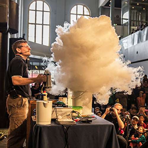 Fizzics Education making a cloud from liquid nitrogen and hot water at MAAS