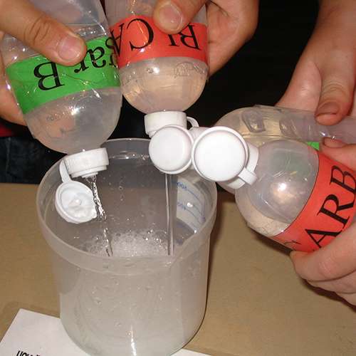 Mixing solutions of vinegar and bicarbonate soda