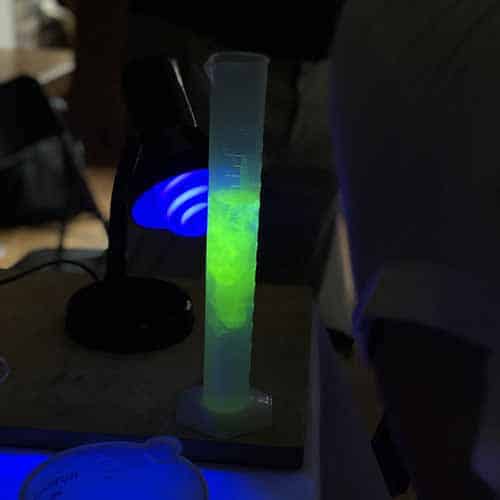 Fluoroscein glowing chemical experiment with UB ligh